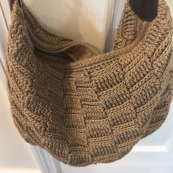 The Sak, heavy, crocheted shoulder purse with leather strap. - Picture 6 of 6